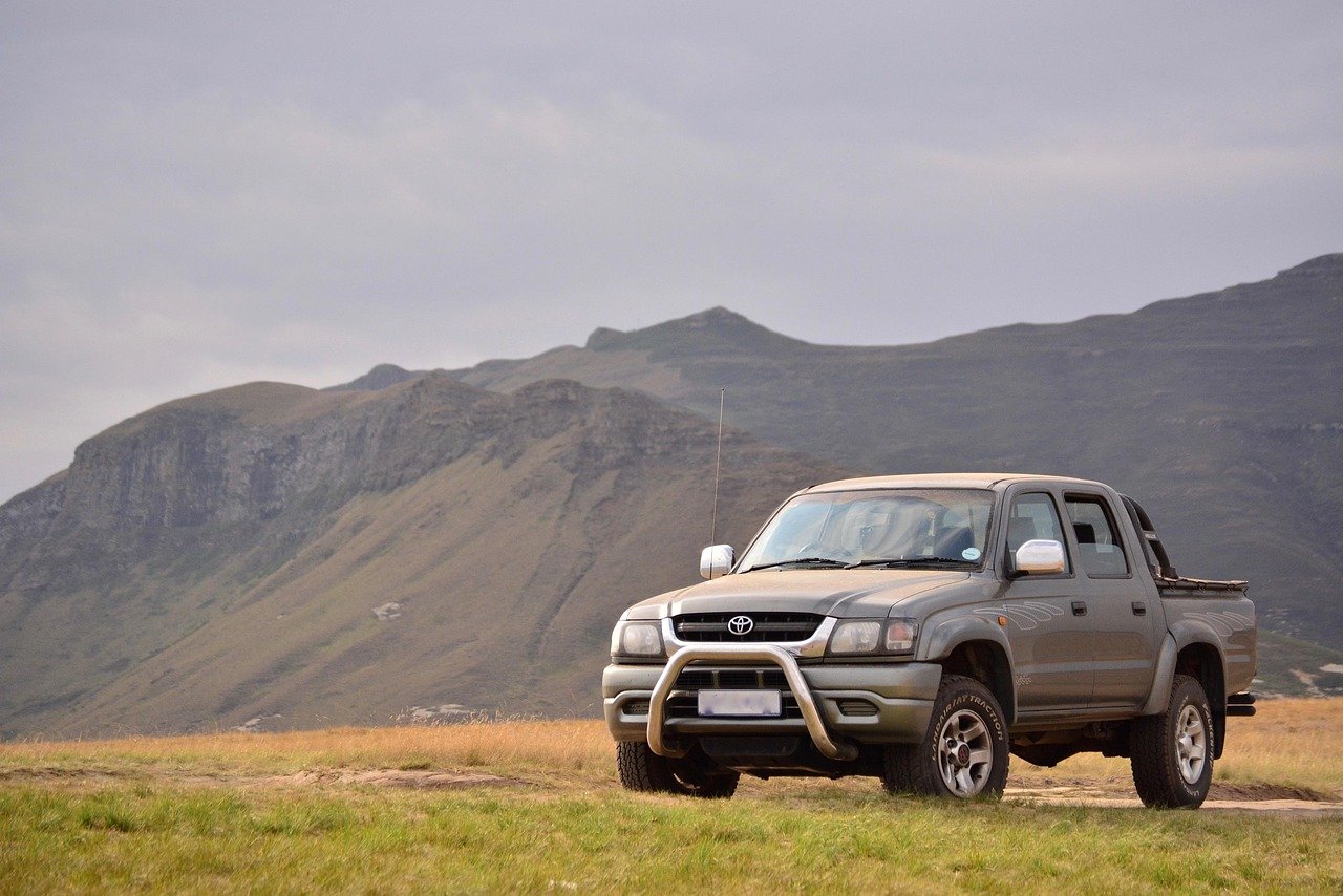Import Toyota from Japan to UAE price